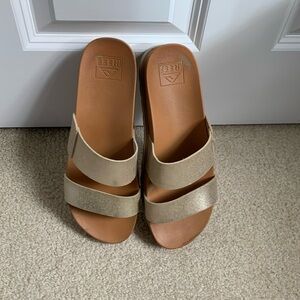 Pre loved reefs gold color size 9 super comfortable